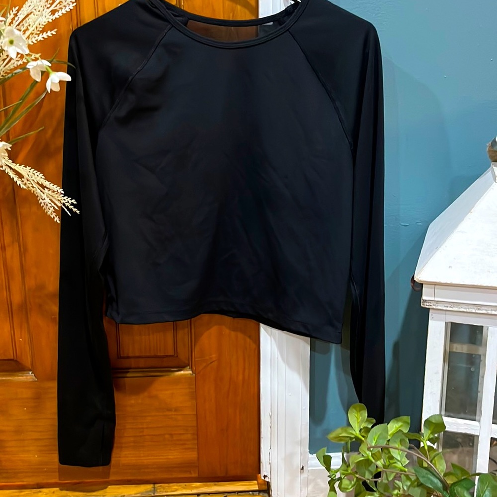 Old navy black active top mesh back size M
